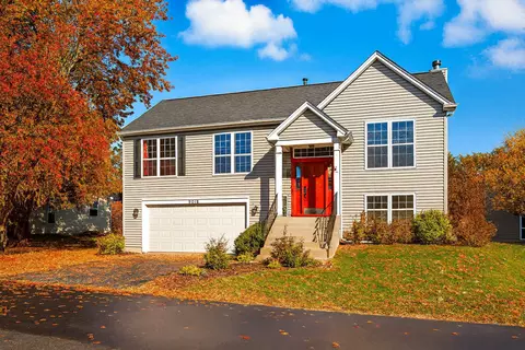 2019 Aspen Dr, Woodstock, IL 60098