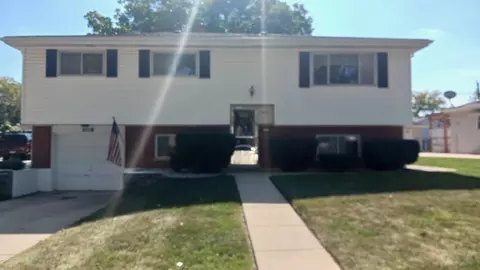 433 W Diversey Ave, Addison, IL 60101