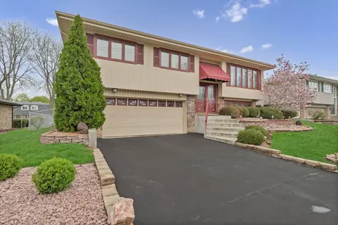8532 W 107th St, Palos Hills, IL 60465
