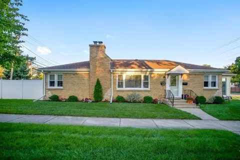 8001 N Elmore St, Niles, IL 60714