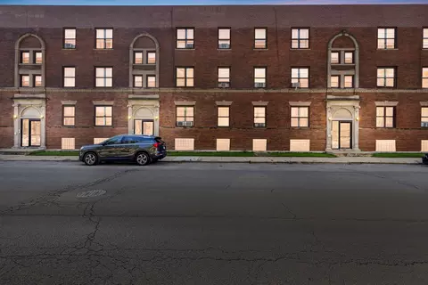 953 E 61st St #1E, Chicago, IL 60637