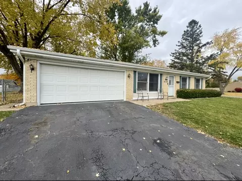 8112 S Applewood Ct, Hanover Park, IL 60133