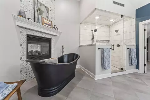 Bath - 6209 Whiteoak Dr, Mchenry, IL 60050 photo 3 of 10