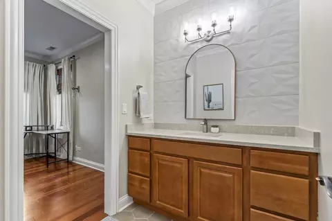 Bath - 6209 Whiteoak Dr, Mchenry, IL 60050 photo 9 of 10