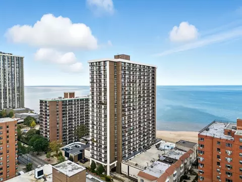 5855 N Sheridan Rd #9F, Chicago, IL 60660