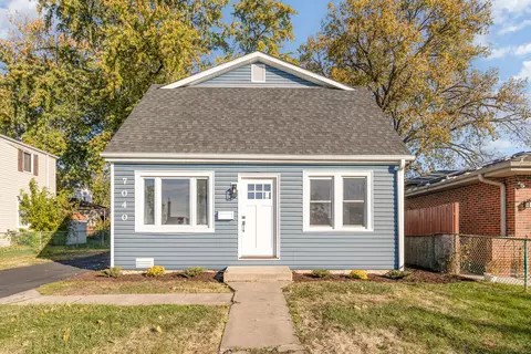 7040 W 114th St, Worth, IL 60482
