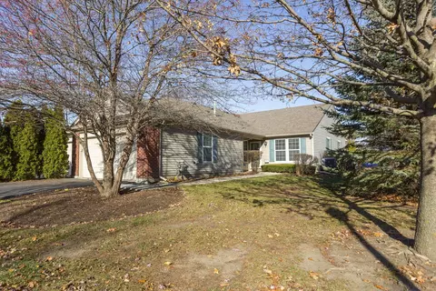 94 W Essington Dr, Round Lake, IL 60073