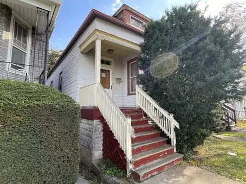 8545 S Manistee Ave, Chicago, IL 60617