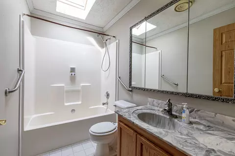 Bath - 39 Timberlane Dr, Putnam, IL 61560 photo 2 of 3