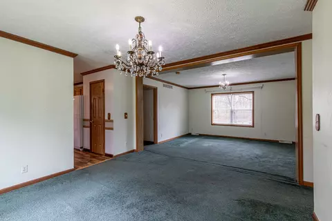 Living - 39 Timberlane Dr, Putnam, IL 61560 photo 3 of 5