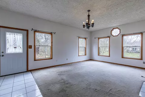 Living - 39 Timberlane Dr, Putnam, IL 61560 photo 2 of 5
