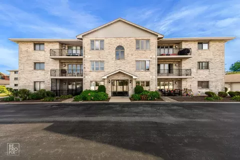 6680 183rd St #3A, Tinley Park, IL 60477