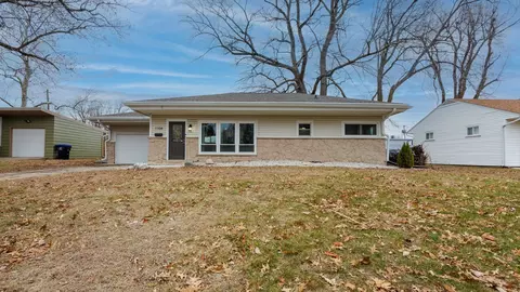 1104 Redwood Ave, Bloomington, IL 61701
