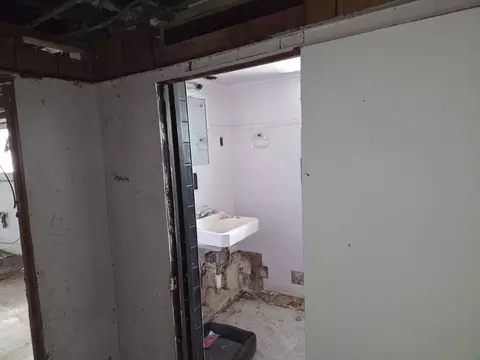 Bath - 1038 W 104th St, Chicago, IL 60643 photo 2 of 2