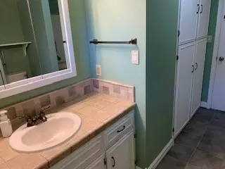 Bath - 523 Barden St, Morrison, IL 61270 photo 3 of 5