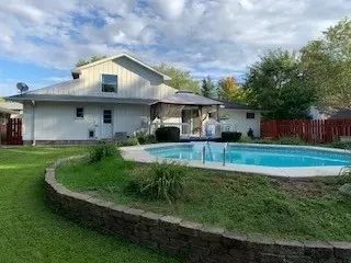 Exterior - 523 Barden St, Morrison, IL 61270 photo 2 of 5
