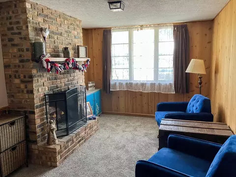 Living - 523 Barden St, Morrison, IL 61270 photo 1 of 2