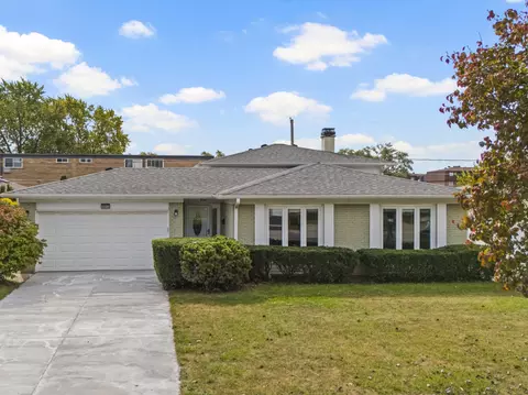 1813 W Pheasant Trl, Mount Prospect, IL 60056
