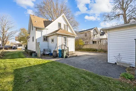 Exterior - 644 Oak Ave, Aurora, IL 60506 photo 3 of 4