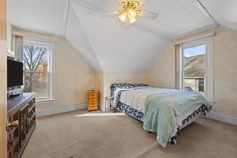 Bedroom - 644 Oak Ave, Aurora, IL 60506 photo 2 of 3