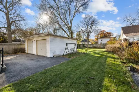 Exterior - 644 Oak Ave, Aurora, IL 60506 photo 2 of 4