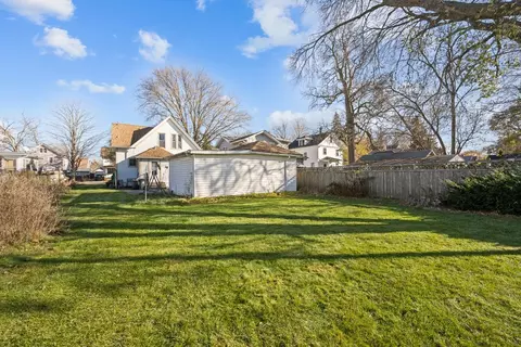 Exterior - 644 Oak Ave, Aurora, IL 60506 photo 4 of 4