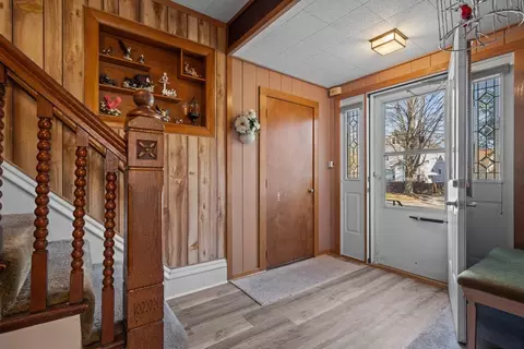 Entry Way - 644 Oak Ave, Aurora, IL 60506 photo 1 of 1