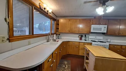 Kitchen - 2585 E 450th Rd, Oglesby, IL 61348 photo 1 of 4