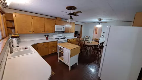 Kitchen - 2585 E 450th Rd, Oglesby, IL 61348 photo 2 of 4