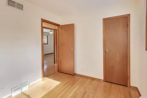 Bedroom - 910 E Aster Ave, Palatine, IL 60074 photo 7 of 7