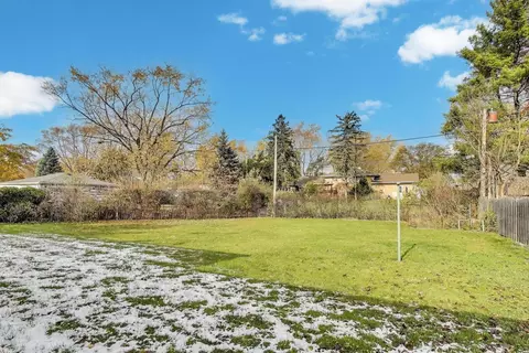 Exterior - 910 E Aster Ave, Palatine, IL 60074 photo 6 of 8