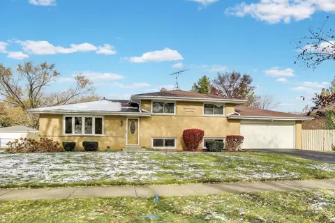 910 E Aster Ave, Palatine, IL 60074