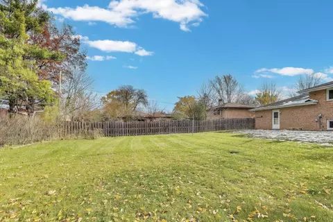 Exterior - 910 E Aster Ave, Palatine, IL 60074 photo 8 of 8