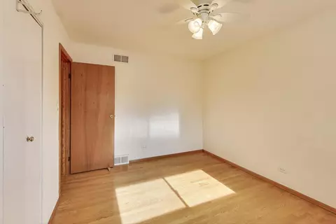 Bedroom - 910 E Aster Ave, Palatine, IL 60074 photo 5 of 7