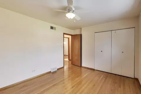 Bedroom - 910 E Aster Ave, Palatine, IL 60074 photo 3 of 7
