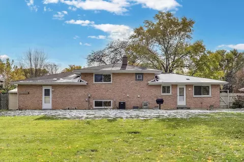 Exterior - 910 E Aster Ave, Palatine, IL 60074 photo 2 of 8