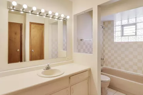 Bath - 910 E Aster Ave, Palatine, IL 60074 photo 1 of 3