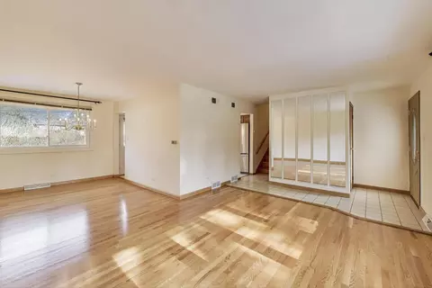 Living - 910 E Aster Ave, Palatine, IL 60074 photo 2 of 5