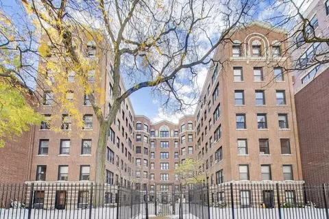 725 W Sheridan Rd #10E, Chicago, IL 60613