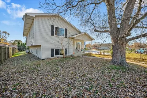 2703 21st St, Zion, IL 60099