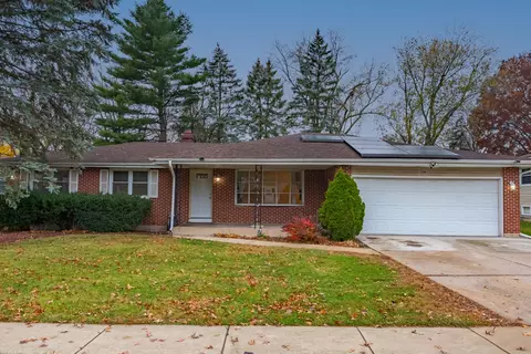904 Chippewa Dr, Elgin, IL 60120 photo 1