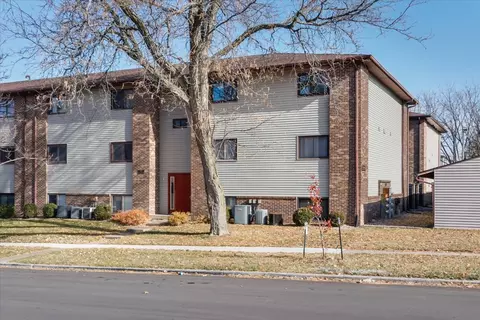 1920 Tracy Dr #12, Bloomington, IL 61704
