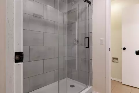 Bath - 1920 Tracy Dr #12, Bloomington, IL 61704 photo 2 of 2