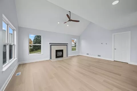 Living - 400 Diamond Back Way, Algonquin, IL 60102 photo 4 of 6