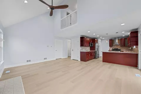 Living - 400 Diamond Back Way, Algonquin, IL 60102 photo 3 of 6