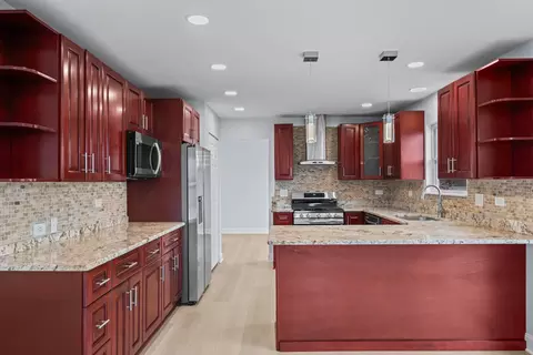 Kitchen - 400 Diamond Back Way, Algonquin, IL 60102 photo 2 of 3