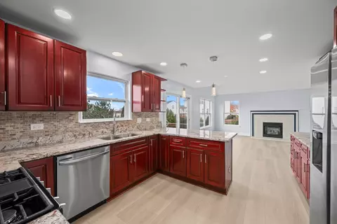 Kitchen - 400 Diamond Back Way, Algonquin, IL 60102 photo 1 of 3
