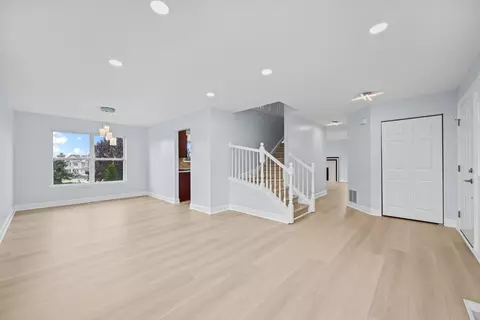 Living - 400 Diamond Back Way, Algonquin, IL 60102 photo 2 of 6