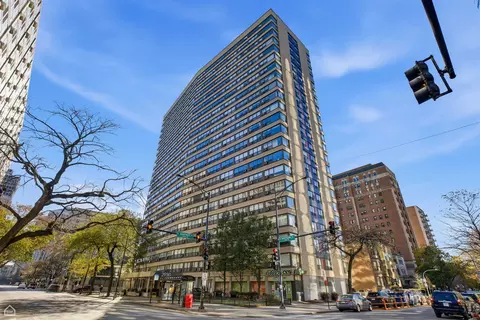 2930 N Sheridan Rd #302, Chicago, IL 60657