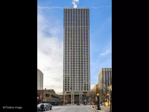 1030 N State St #21J, Chicago, IL 60610